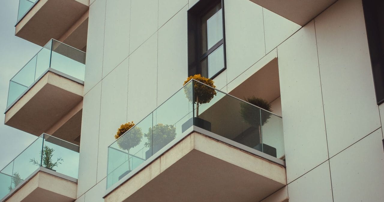 Avantajele Apartamentului cu Balcon din Sticlă | Onyx Iași