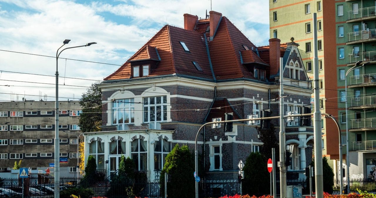 Bloc Nou vs. Bloc Comunist Iași: Diferențe Reale în 2026