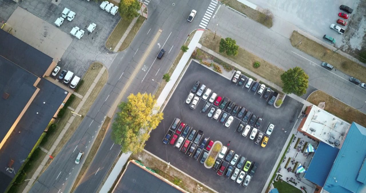 De ce contează parcarea privată la un bloc nou în Iași?